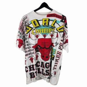 Vintage 90s Chicago Bulls Magic Johnson All Over Print NBA Shirt Size L